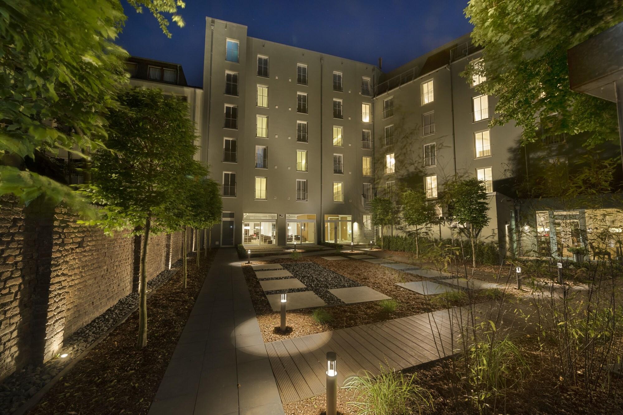 Hotel Conti Duisburg - Partner Of Sorat Hotels ภายนอก รูปภาพ
